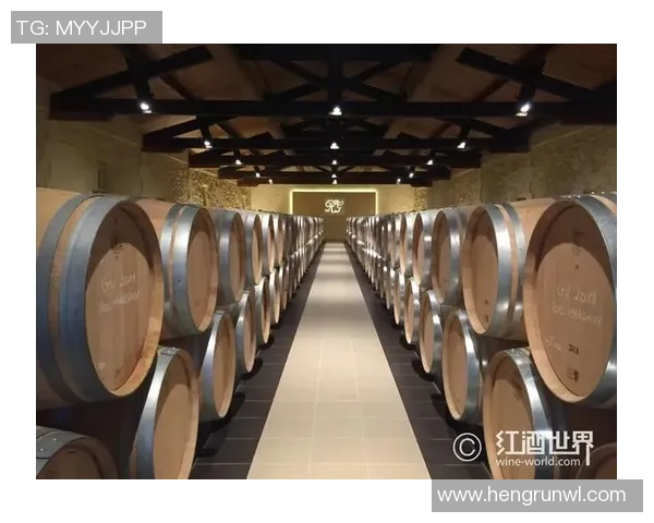 足球传奇与红酒佳酿的完美邂逅展现球星风采与酒文化魅力